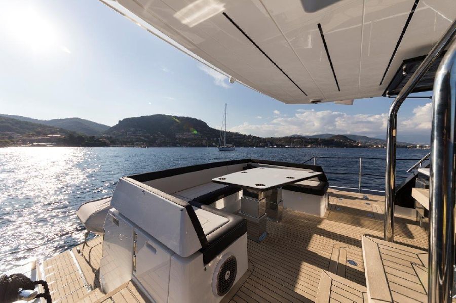 Galeon 650 SKY
