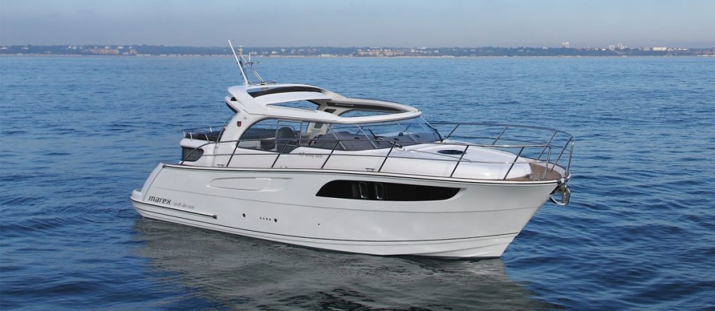 Marex 320 AFT Cabin