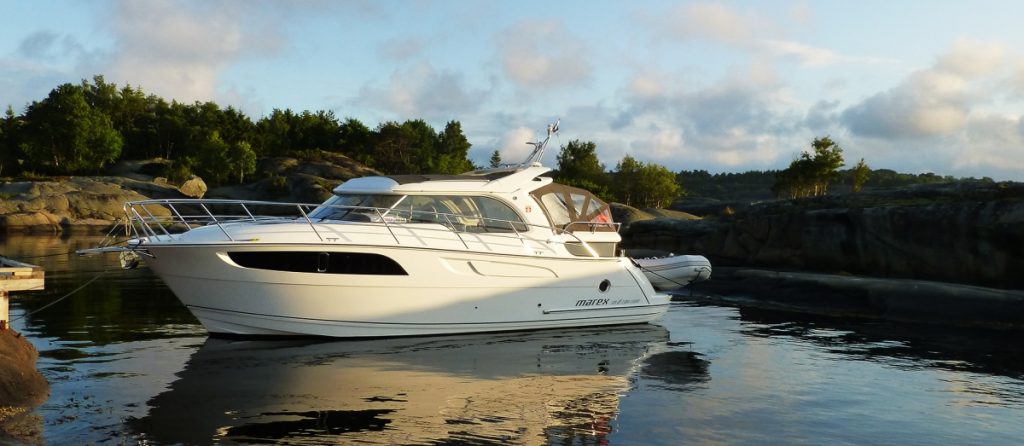 Marex 320 AFT Cabin
