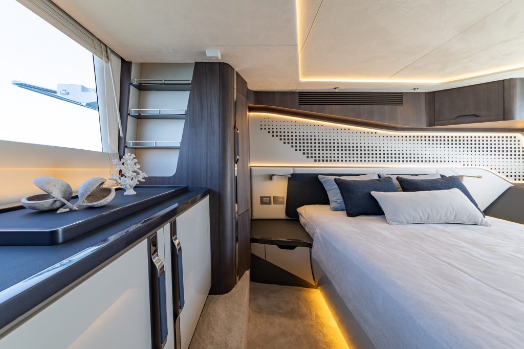 Galeon 570 SKY